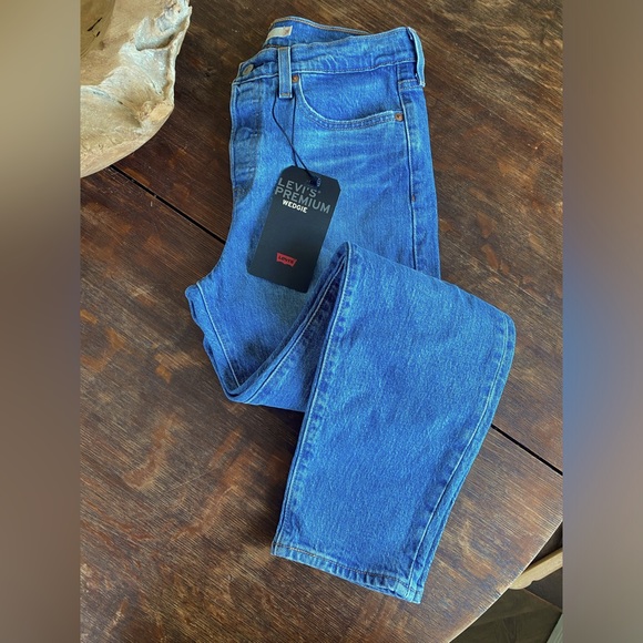 Levi’s Wedgie Jeans - Picture 1 of 11